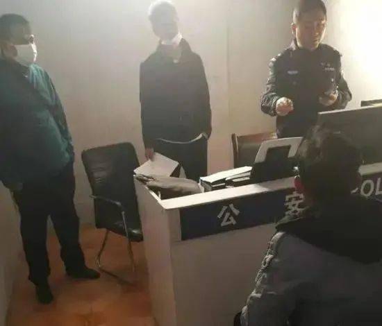 男子发寻母视频被警方批评教育