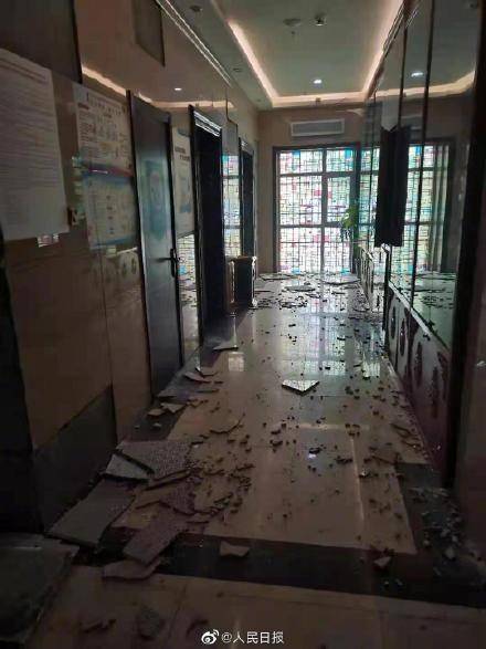 河南一玉器市场瓦檐坠落致3人受伤