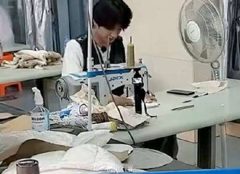 《进厂吧兄弟》已经开始踩缝纫机了