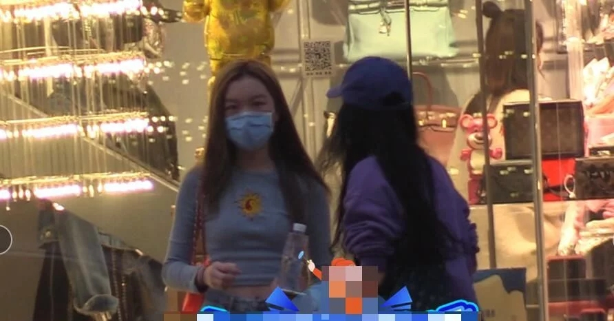 王菲女儿李嫣罕见露面