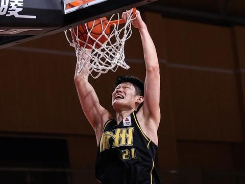 胡金秋11中7贡献15分5板2帽