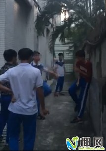 广东多名中学生出操被地面烫伤