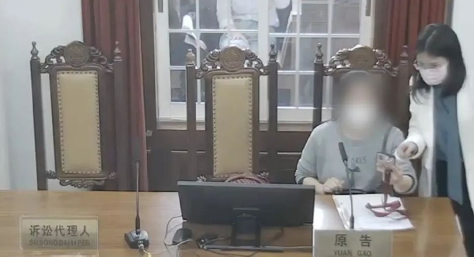 女子被移动客服辱骂