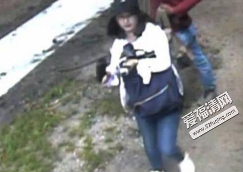 男子失踪7年被找到 正躺桥洞玩手机