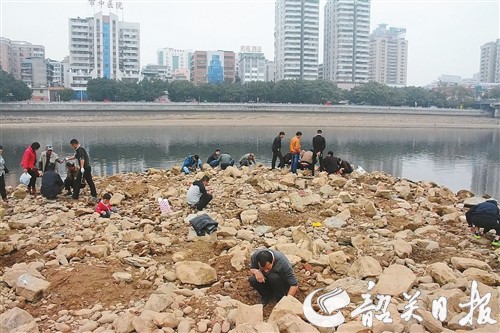 印度又断水:大坝关闭 下游河床裸露