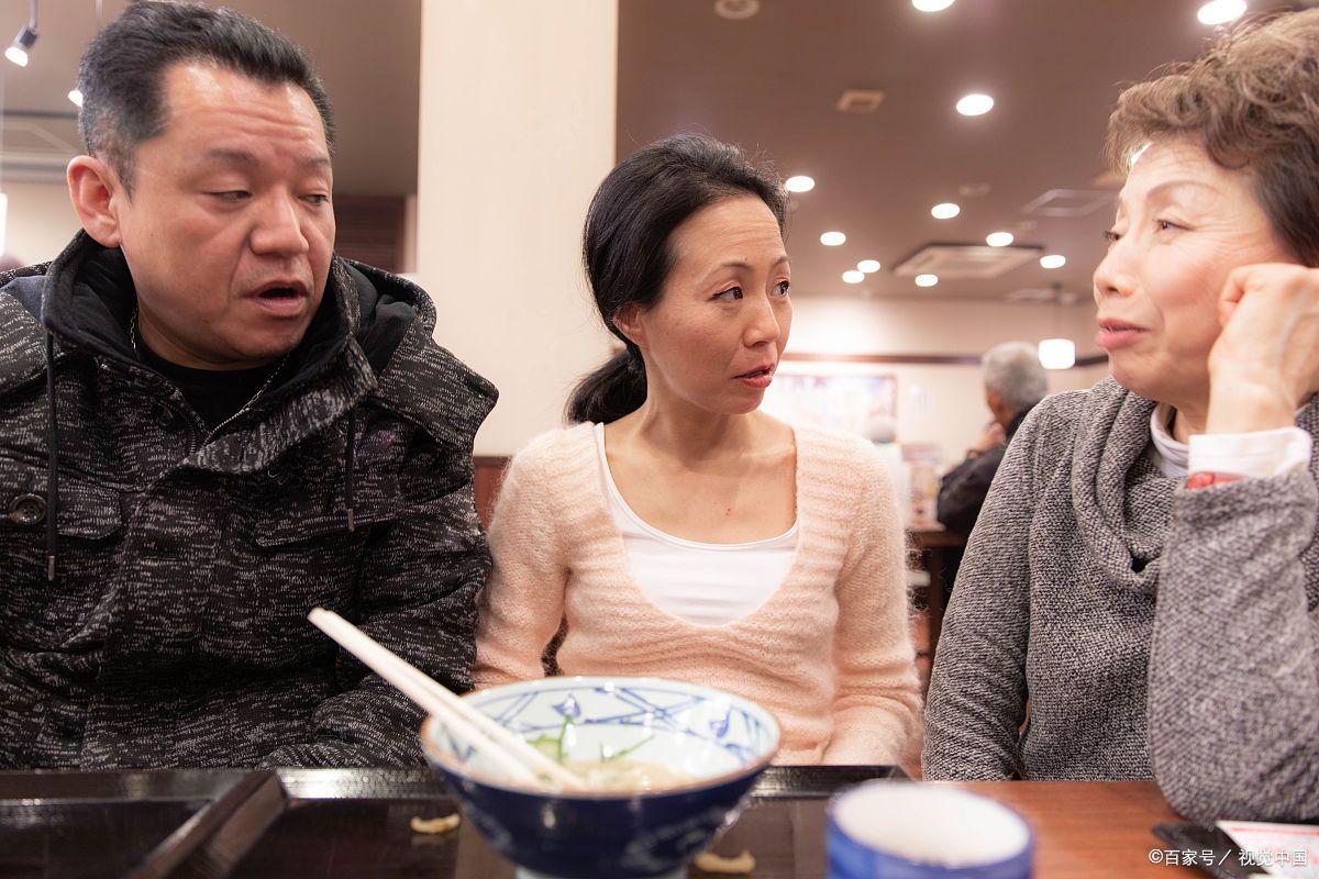 99年女医生晚上搞副业“收破烂”