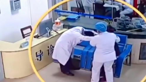 娃窒息奶奶跪谢医生