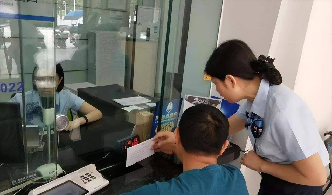 "病重老人取钱死于银行"暴露了什么