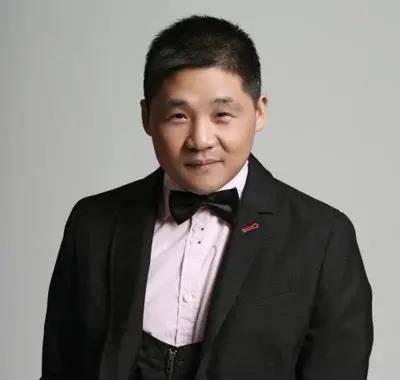 蔡磊用眼控仪和儿子交流围棋