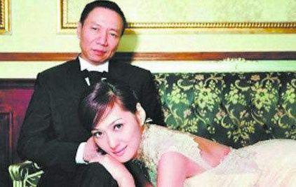 女星父亲：百万耳环非正品 我没贪污