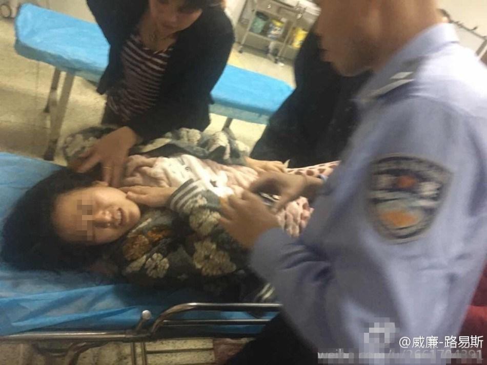 震惊！女子被强制带走治疗背后真相曝光，究竟发生了什么？