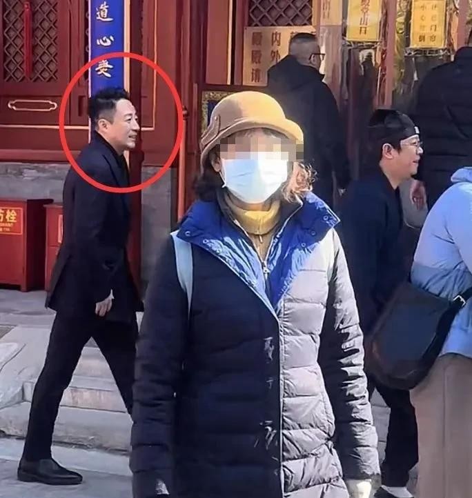 汪小菲四合院举办婚礼 保安门口把守