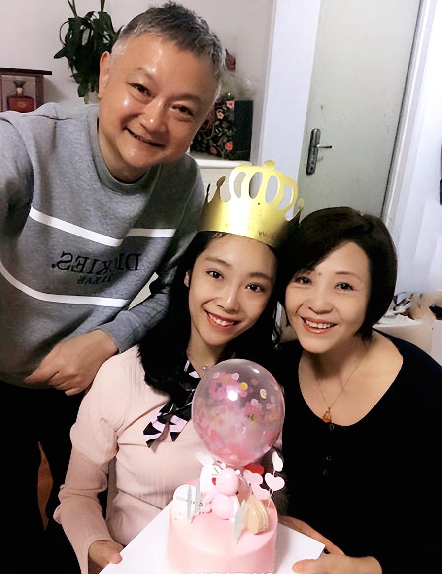 女子坐牢10年出狱时父母已病逝