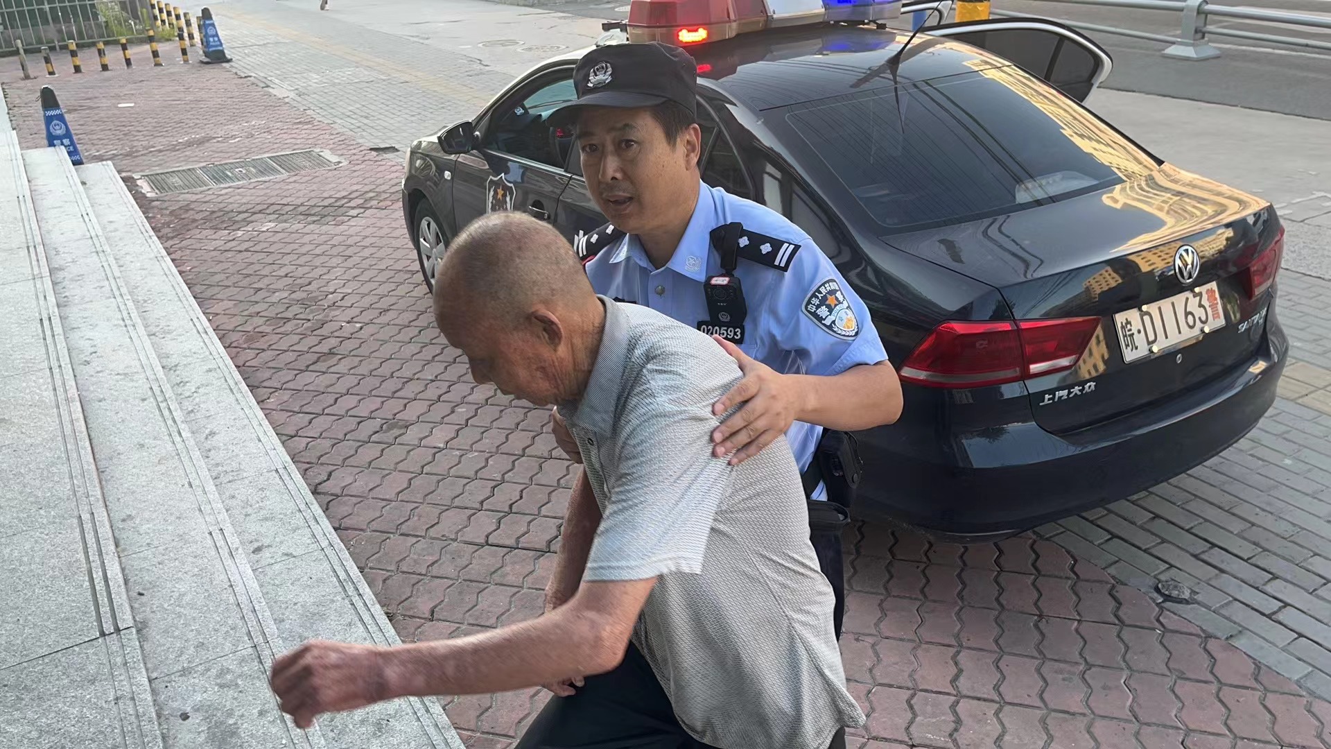 民警关心老人 一查竟是28年前命案犯