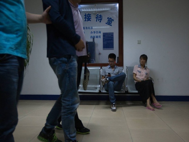 5人开假派出所抢劫失足妇女21万