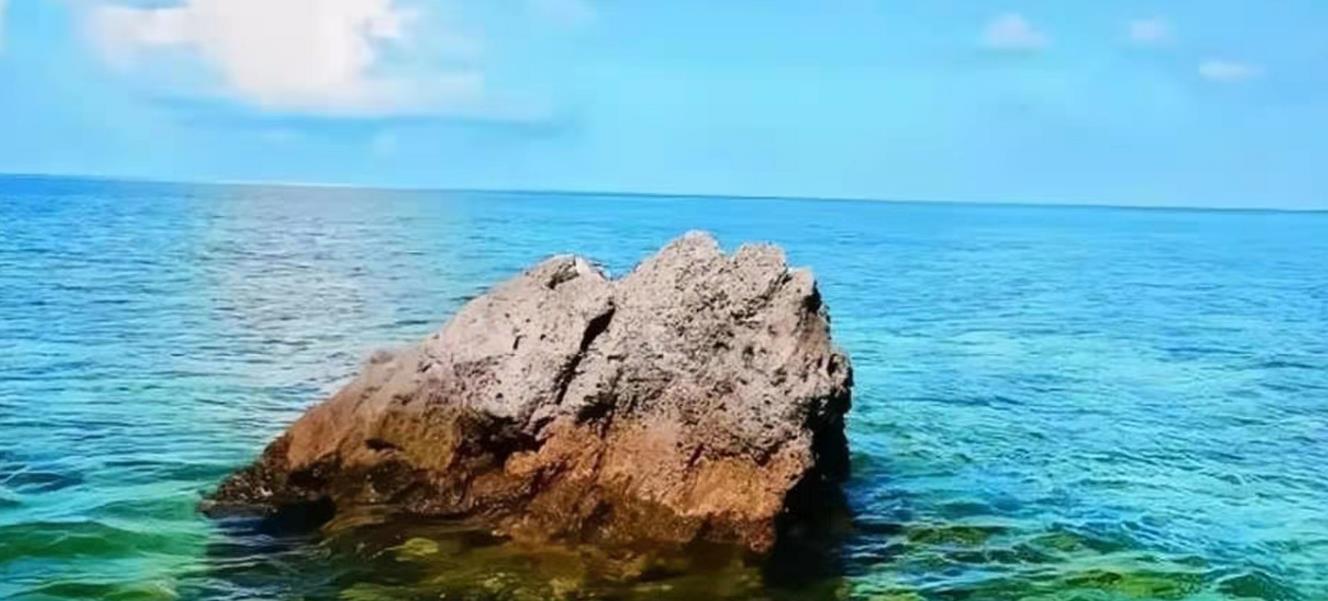 震惊！菲律宾非法闯入铁线礁遭中方强硬拦截，南海局势再升级！