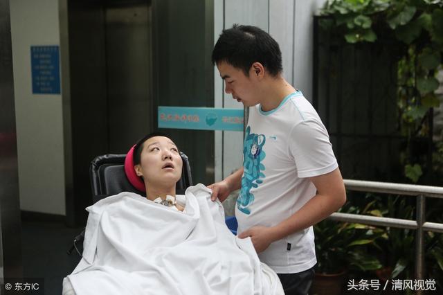 "结婚生子遭抛弃截瘫网红发声"引热议她的遭遇揭露了怎样的社会现实？