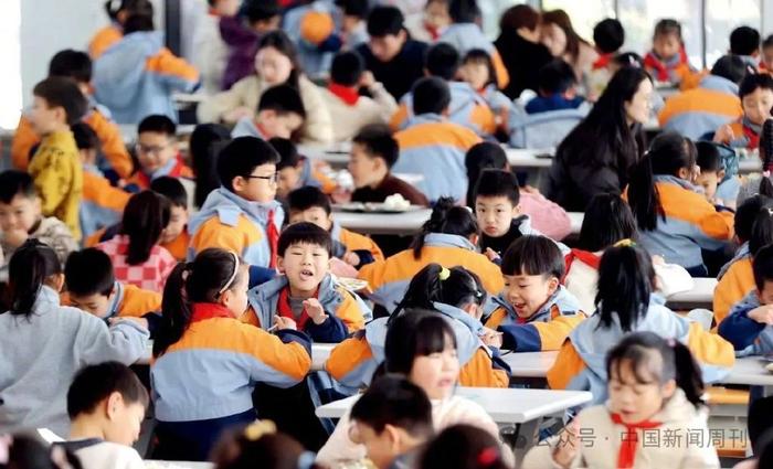 震惊！史无前例的“校园餐”反腐风暴席卷全国，背后黑幕令人发指！