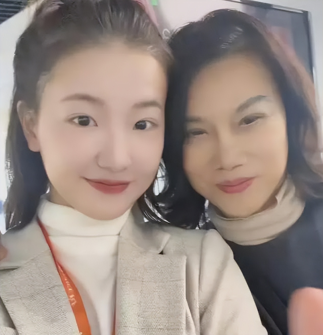 🔥震惊！孟羽童与董明珠的“饭局博弈”背后暗藏哪些职场玄机？