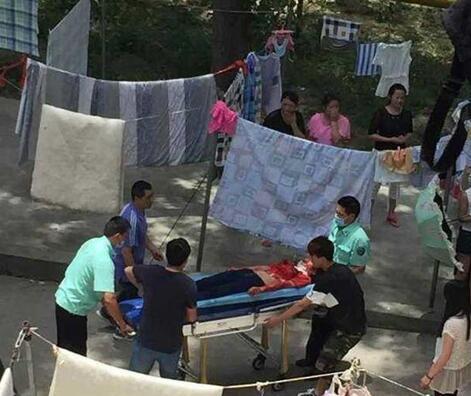 震惊！女子家中被捅10刀身亡案件将开庭，凶手身份成谜