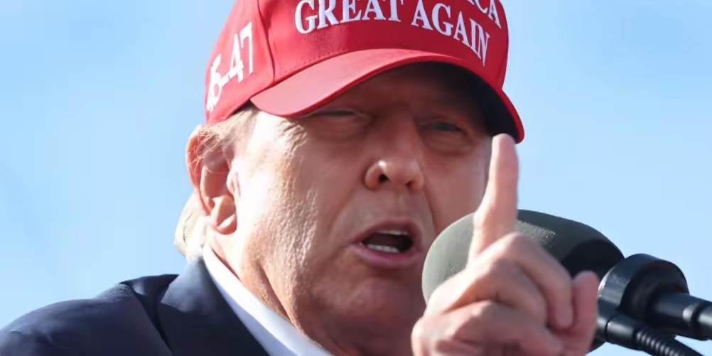"震惊！特朗普威胁征收50%关税，欧盟强硬回应，全球贸易战一触即发？"