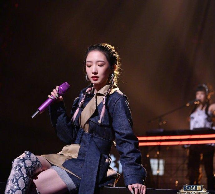 单依纯再夺第一发文！她凭什么屡创佳绩？揭秘背后不为人知的努力